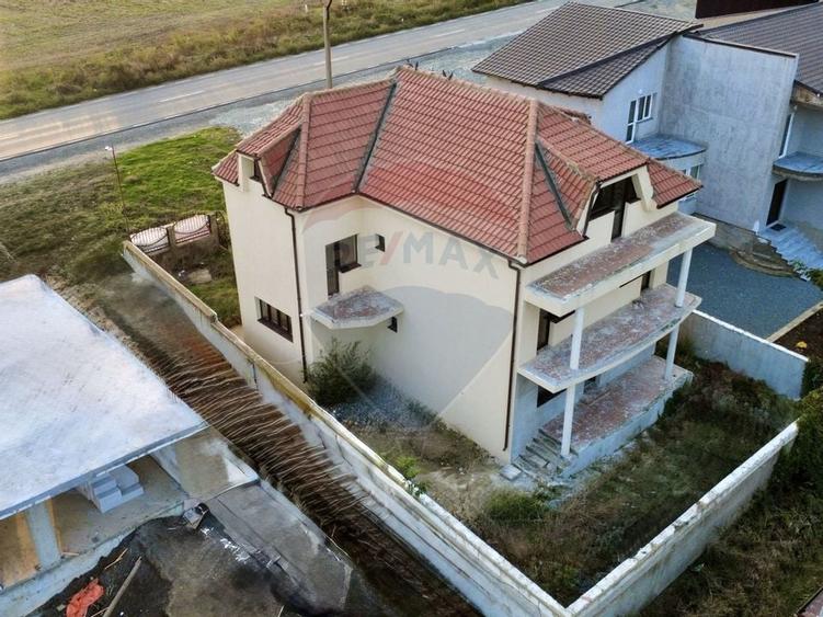 Casă / Vilă cu 4 camere de vânzare vedere lac  Ovidiu Constanta - 2