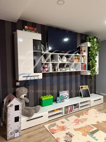 Apartament cu 3 camere semidecomandat în Florești