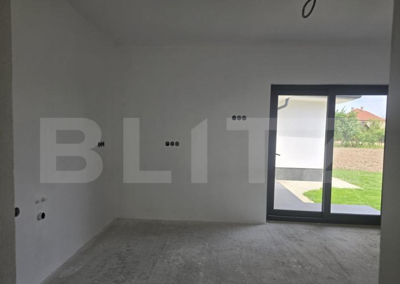 Casa 2 camere, 120 mp -7.8 ari teren . Lazuri - 6