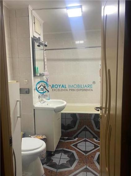 Royal Imobiliare - Vanzare Apartament zona 9 Mai - 10