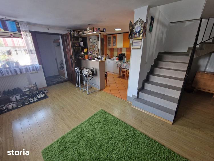 Casă cu 5 camere cu Teren 1000 Mp în Ghioșești