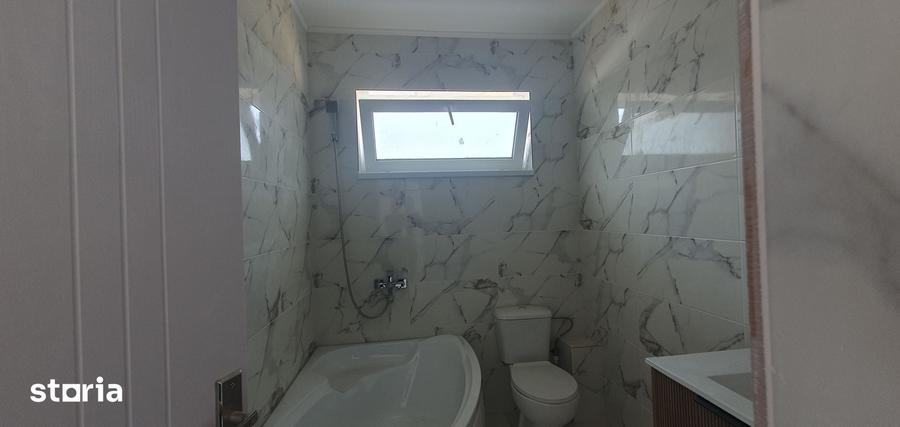Casă cu 5 camere cu Teren 360 Mp în Șimnicu de Sus