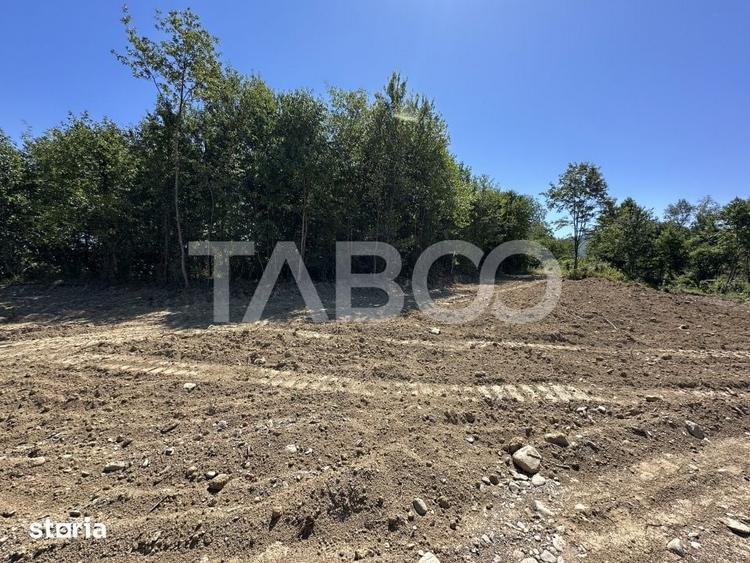 Teren de 1800 mp, în Hârseni