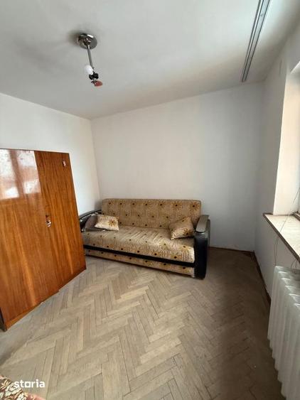 Apartament cu 3 camere decomandat în Calea București