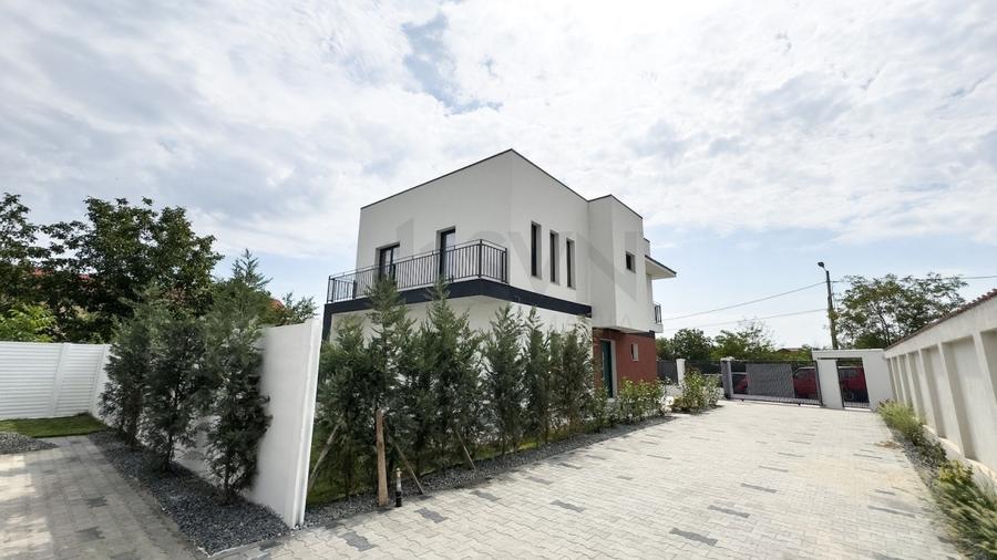 Casă individuală cu 4 camere cu Canalizare în Nord