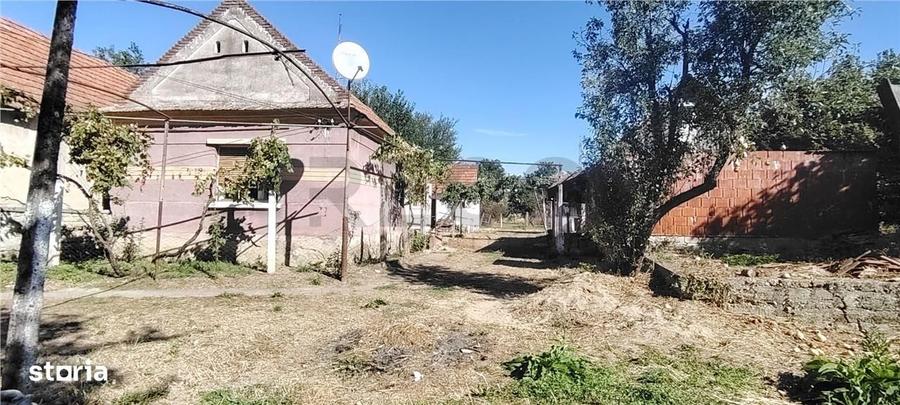 Casă cu 2 camere cu Teren 1995 Mp în Poșoloaca