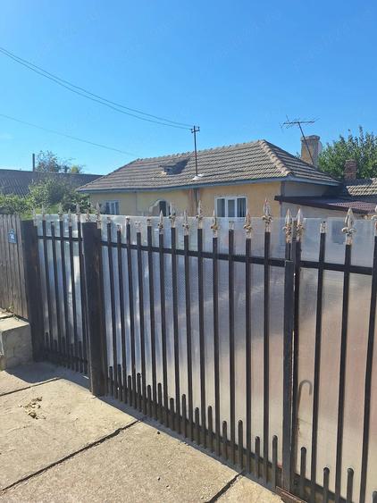 Casă cu Teren 1689 Mp în Enisala