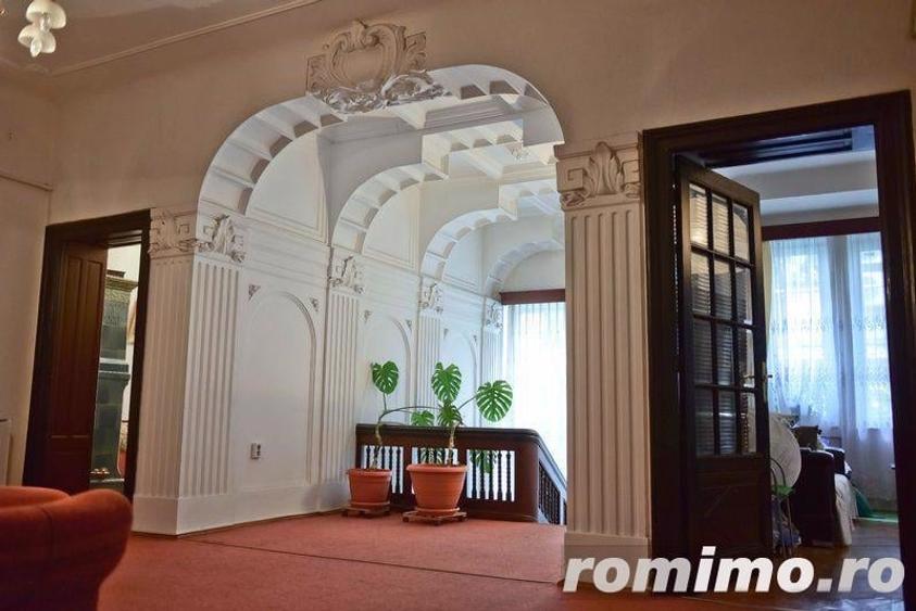 Apartament cu 6 camere decomandat în Cotroceni