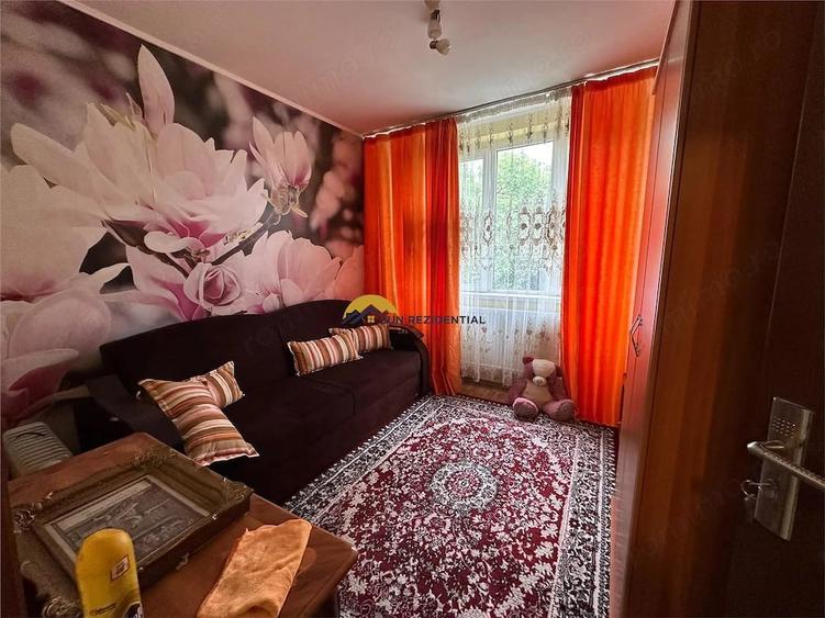 Apartament cu 3 camere decomandat în Berceni