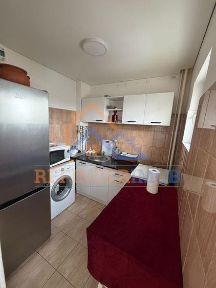 Apartament cu 2 camere semidecomandat, mobilat în Berceni