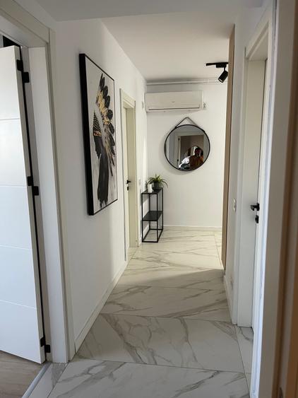 Apartament cu 3 camere decomandat în Exterior Vest