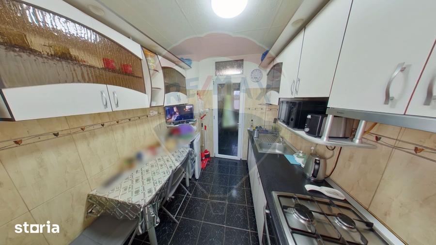 Apartament cu 3 camere decomandat, mobilat în Central
