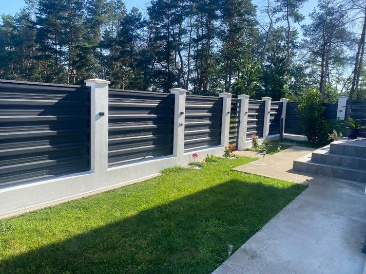 Casă individuală cu 4 camere cu Canalizare în Est