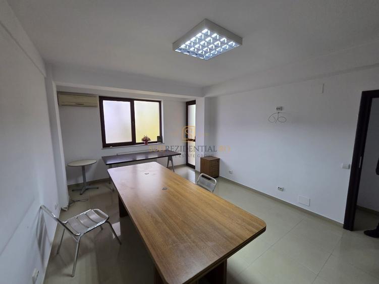 Apartament cu 4 camere decomandat în Olteniței