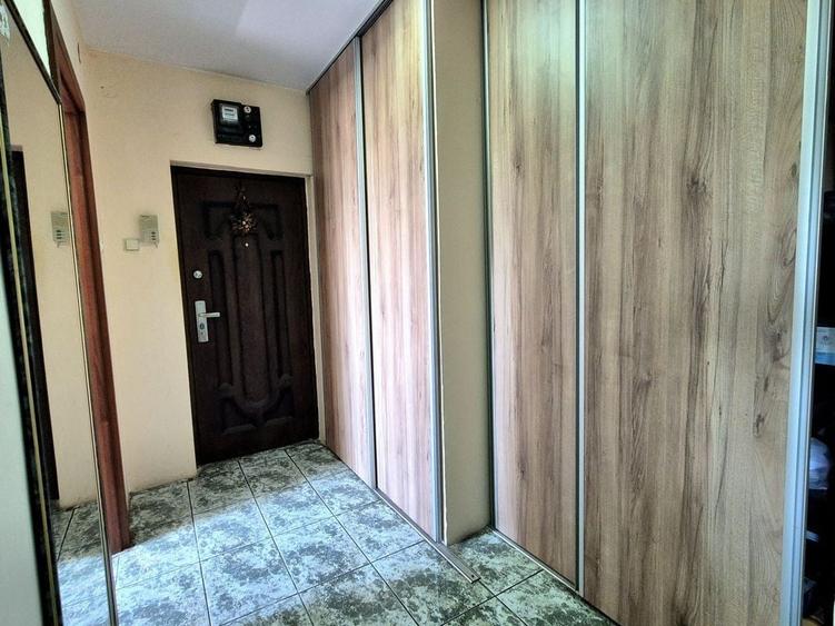 Apartament cu 3 camere semidecomandat în 1 Decembrie 1918