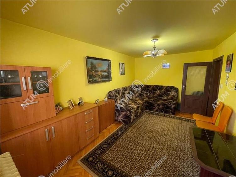 Apartament 3 camere decomandate si balcon zona Vasile Aaron Sibiu - 3