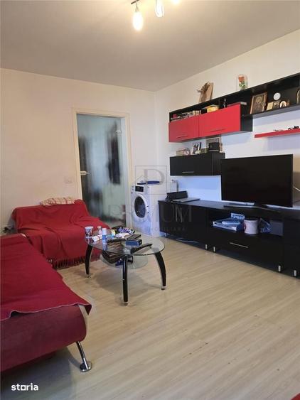 Apartament cu 3 camere semidecomandat în Favorit