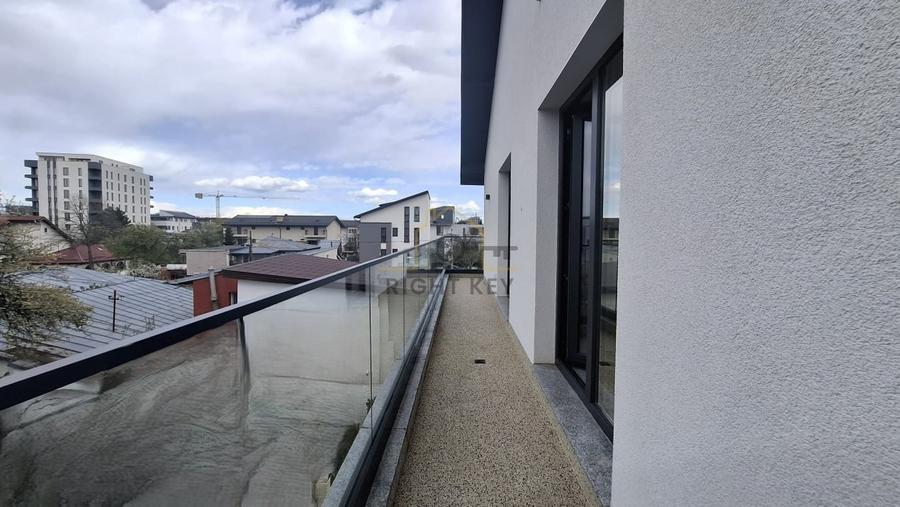 Apartament cu 3 camere decomandat în Băneasa