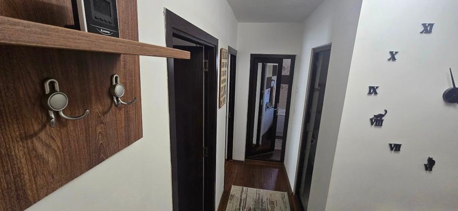 Apartament cu 3 camere decomandat, mobilat în Central