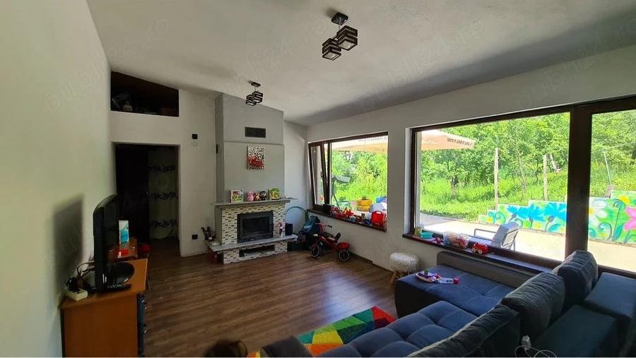 Casă cu 2 camere cu Teren 2400 Mp în Iedera
