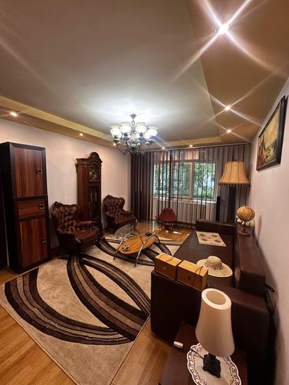 Apartament cu 3 camere, zona Nicolina - 1