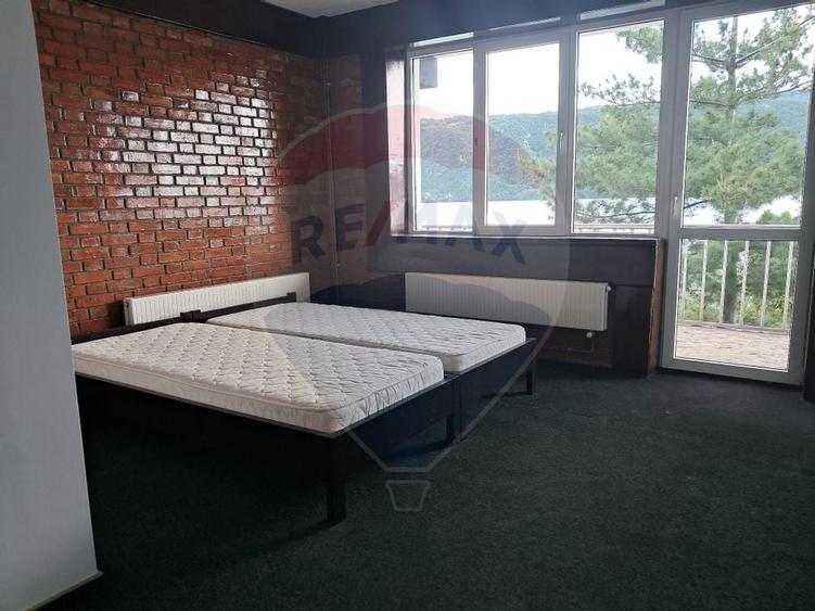 Pensiune Eselnita / 16 camere / Teren - 1448 mp / Ponton - 28