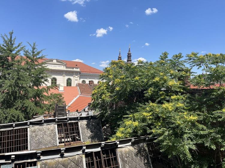Apartament cu 2 camere decomandat, mobilat în P-ța Unirii