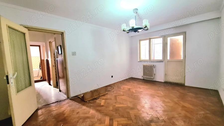 Vand apartament cu doua camere decomandat, etaj 1, ultracentral in Curtea de Arges - 2
