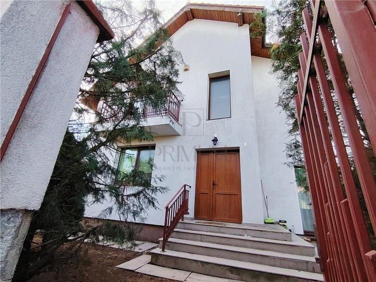 Casa individuala - 6 camere - locatie excelenta - 220 mp utili - garaj - 1