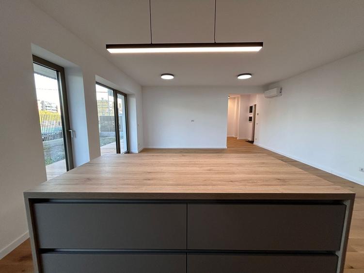 Apartament cu 2 camere semidecomandat, mobilat în Băneasa