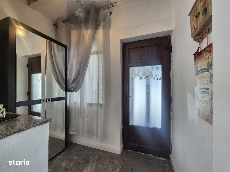 Casă cu 4 camere în Iezureni