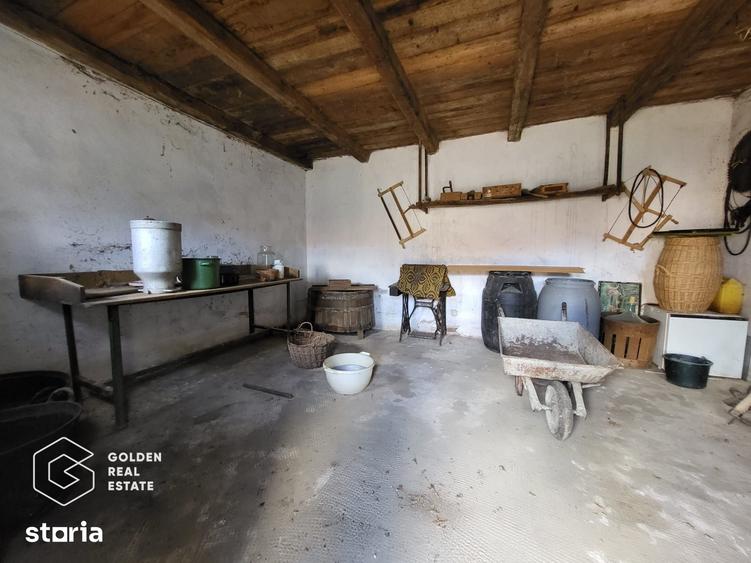 Casă cu 4 camere decomandat cu Teren 5000 Mp în Bârzava