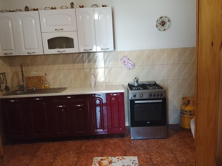 Casă cu 4 camere în Central