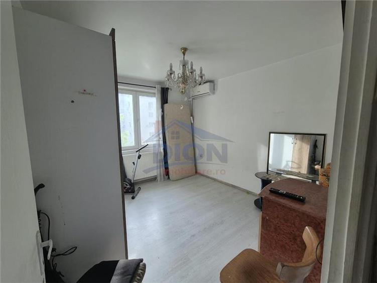 Apartament cu 3 camere decomandat în Dristor