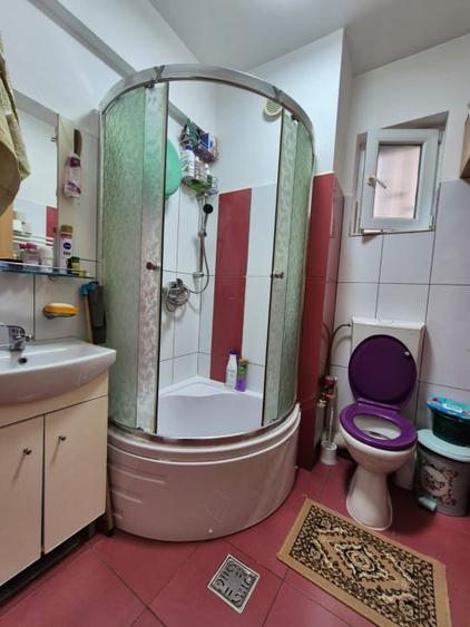 Garsoniera decomandata - bloc nou - zona Poarta 6 - 6