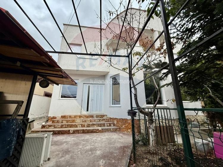 Casa tip pensiune de vanzare in Eforie Nord teren 300 mp