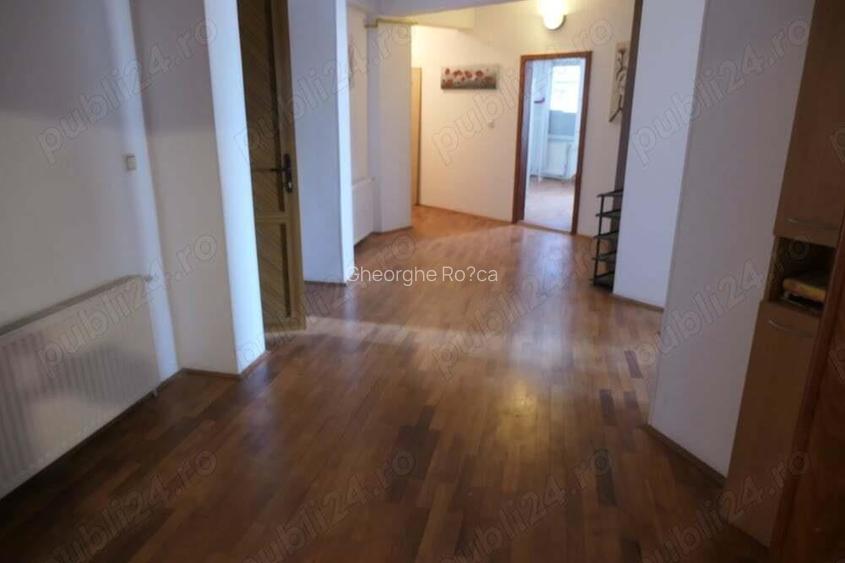 Apartament 3 camere foarte spatios, bloc tip asocia?ie, central - zona Pia?a Romana