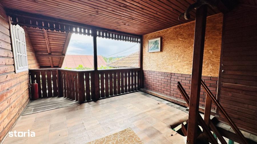 Casă cu 4 camere cu Teren 1800 Mp în Izvoarele