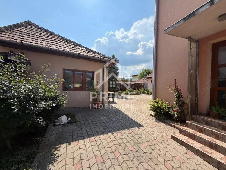 Casă cu 8 camere cu Teren 1625 Mp în Central
