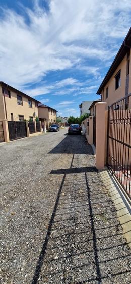 Duplex premium de vânzare – stradă privată, ideal pentru familie - 13