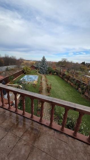 Casa spatioasa cu piscina, crama si teren generos – zona Aurel Vlaicu - 9
