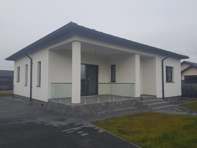 Casa individuala, din caramida trei camere doua bai terasa doua intrari Hemeius - 1