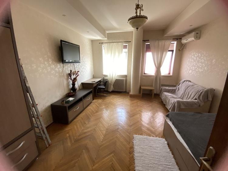 De Inchiriat Garsoniera Decomandata Dacia - Romana - 1