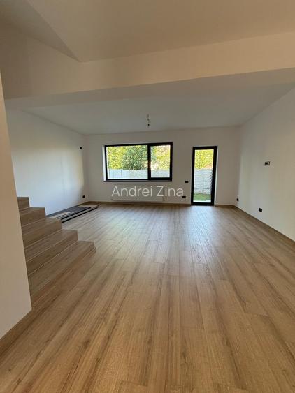 Duplex cu 5 camere în Olteniței