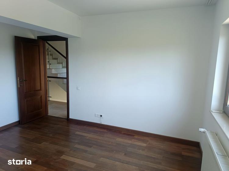Casă cu 4 camere cu Teren 400 Mp în Central