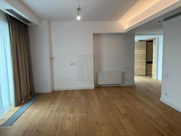 Apartament cu 3 camere semidecomandat, mobilat în Eminescu