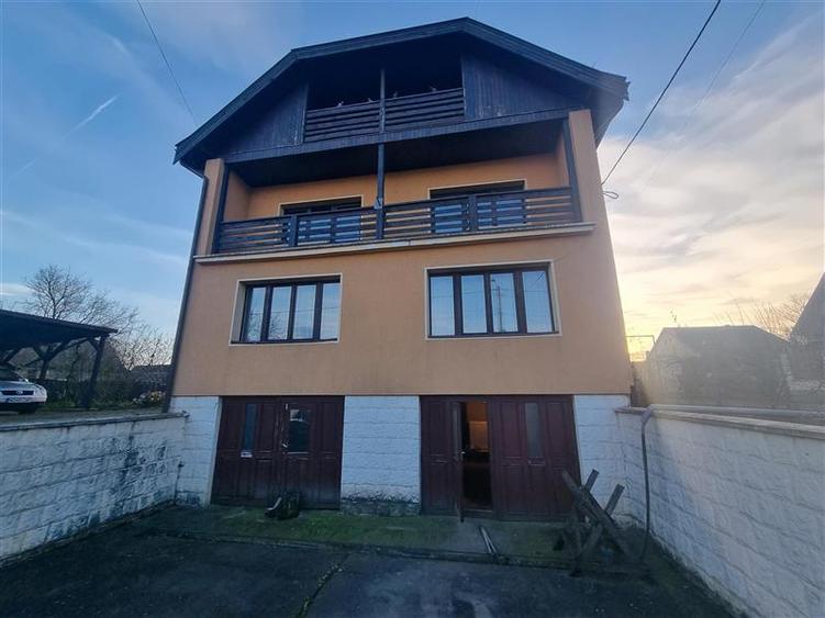 Casa de vanzare 4 camere  (+4 semifinisate ),12 arii teren, Unirii, Mures - 1
