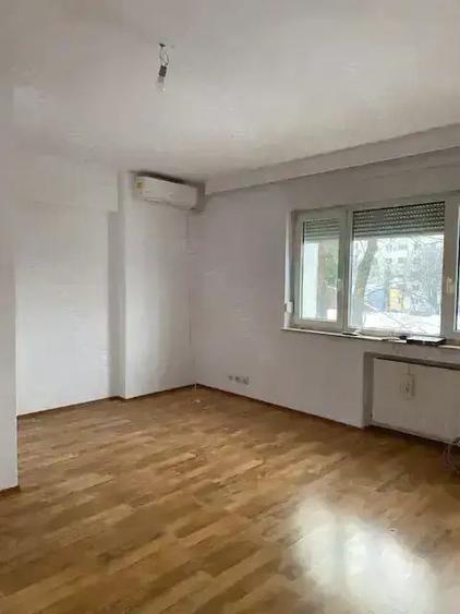 Inchiriez apartament 3 camere nemobilat Bucuresti Sector 2 zona Pantelimon Morarilor - 1