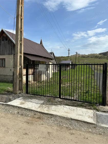 Casă cu Teren 1200 Mp în Bociu