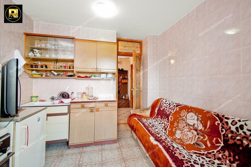 Apartament cu 3 camere decomandat în Siderurgiștilor